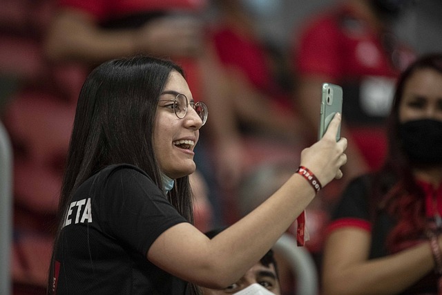 塗上紅色口 塗上紅色口